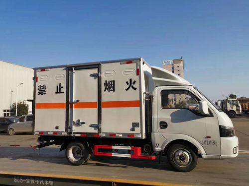 蓝牌三类危险品平板运输车厂家报价